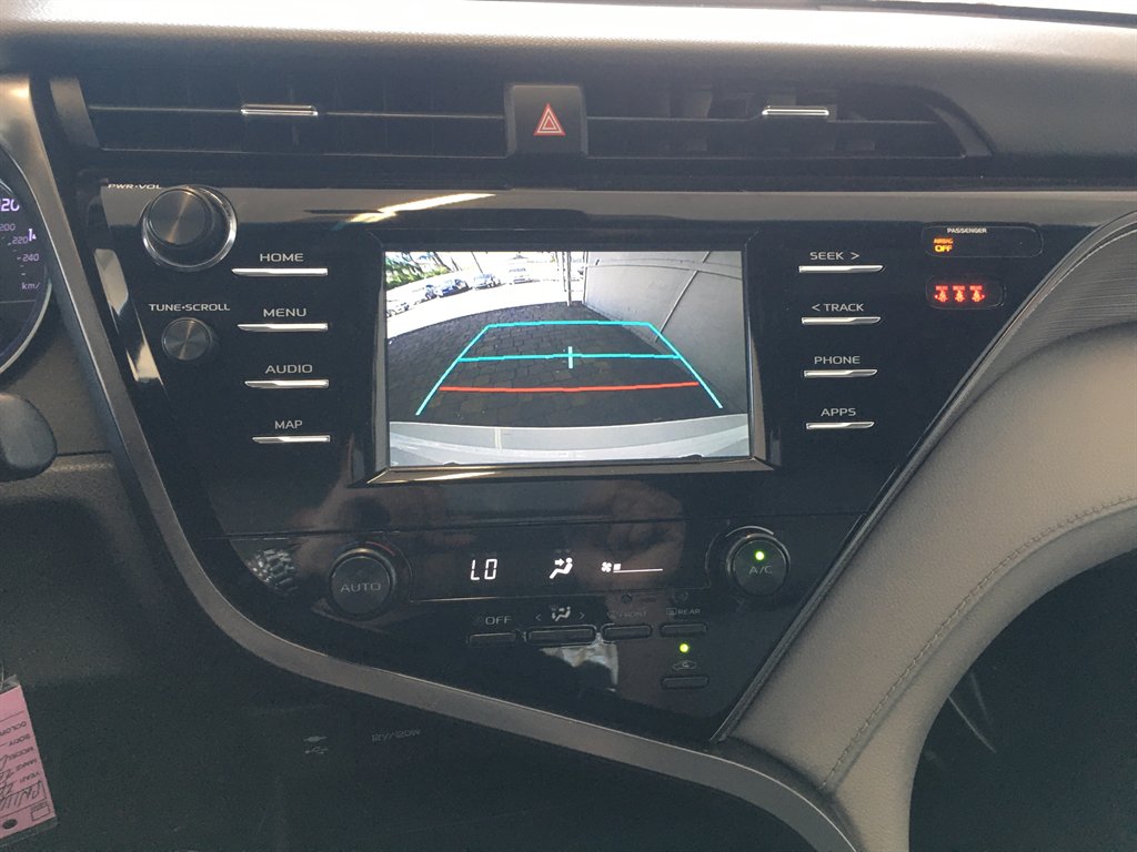 2019 Toyota Camry SE photo