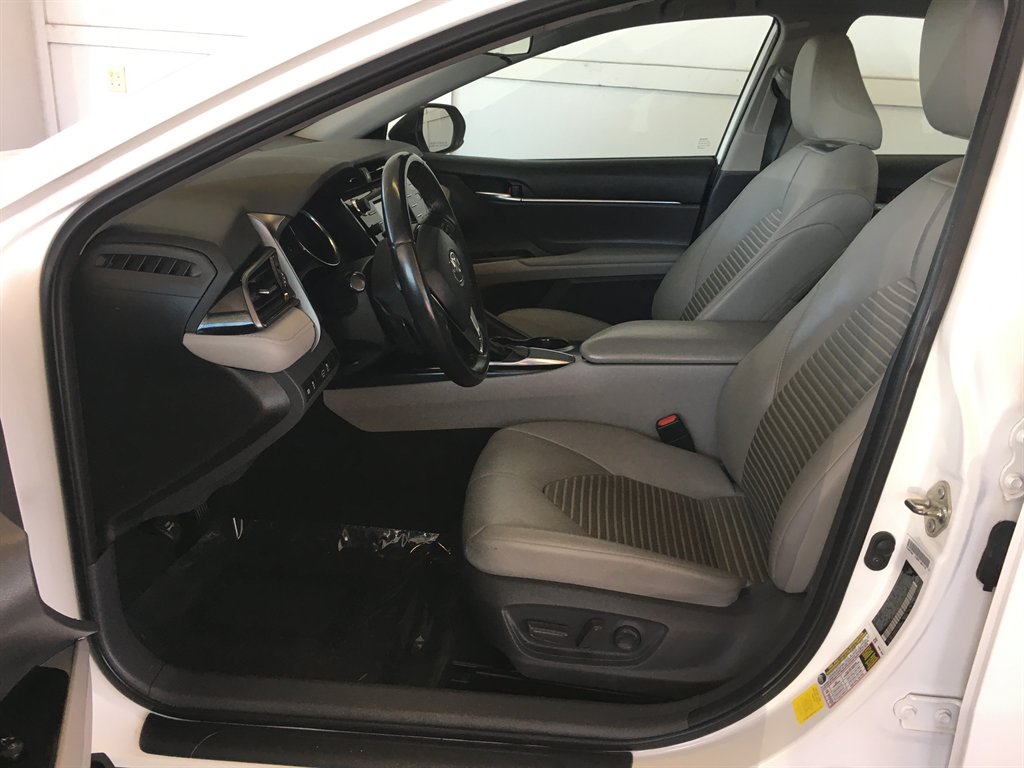2019 Toyota Camry SE photo
