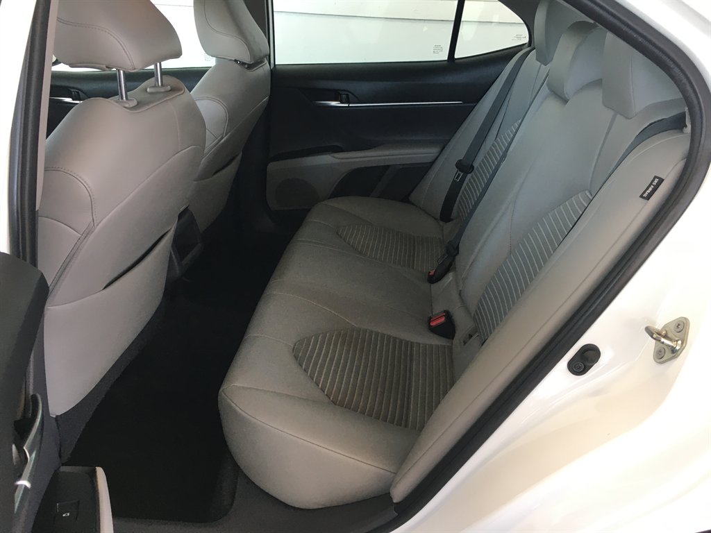 2019 Toyota Camry SE photo