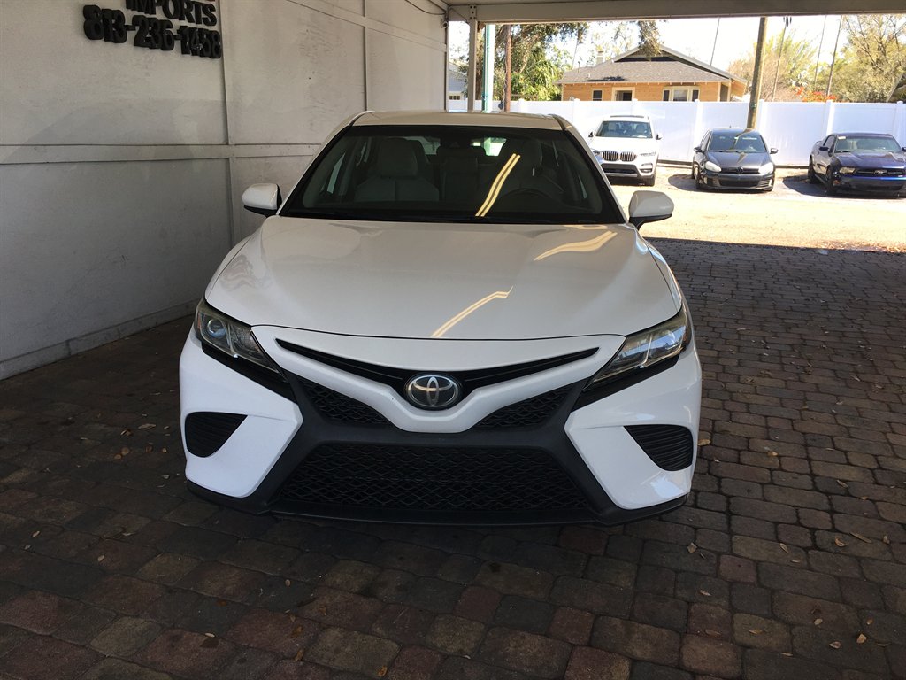 2019 Toyota Camry SE photo