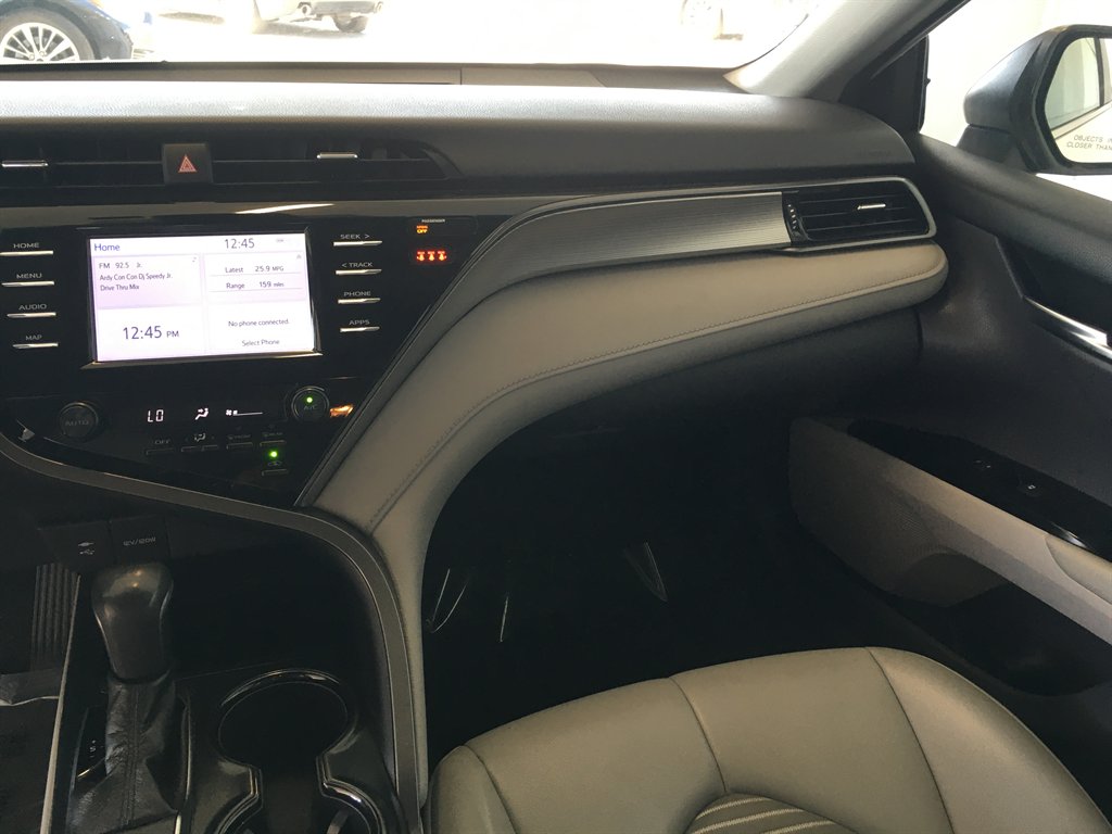 2019 Toyota Camry SE photo