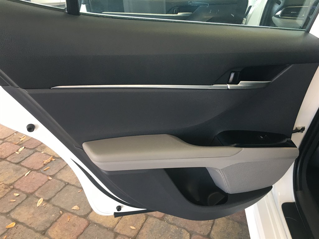 2019 Toyota Camry SE photo