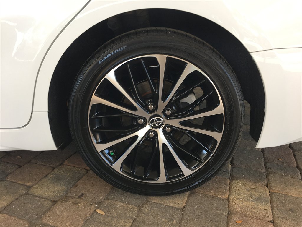 2019 Toyota Camry SE photo