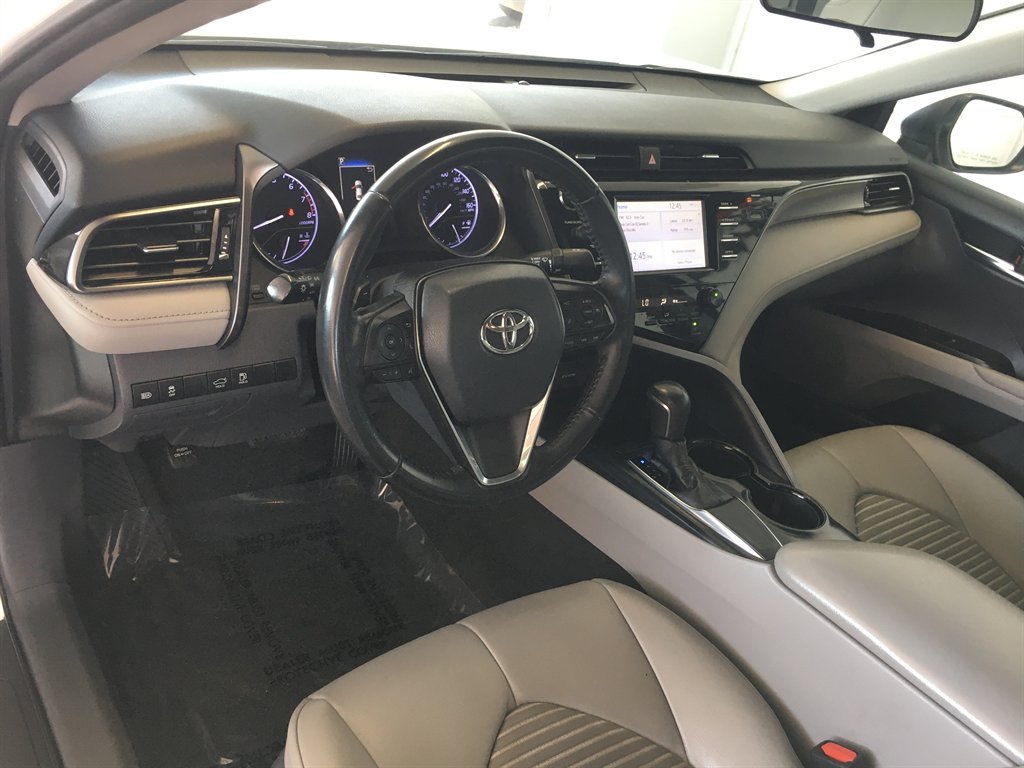 2019 Toyota Camry SE photo