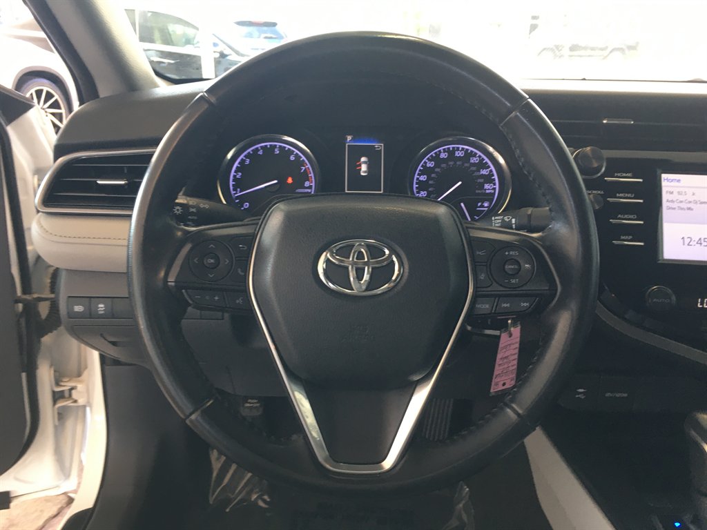 2019 Toyota Camry SE photo