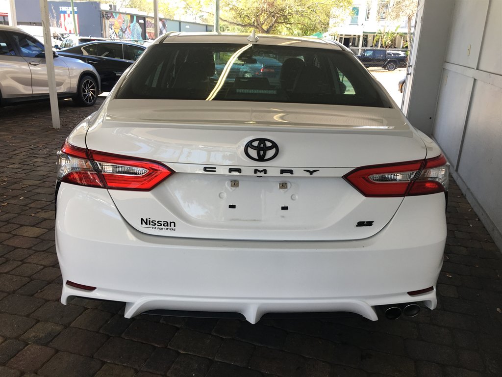 2019 Toyota Camry SE photo