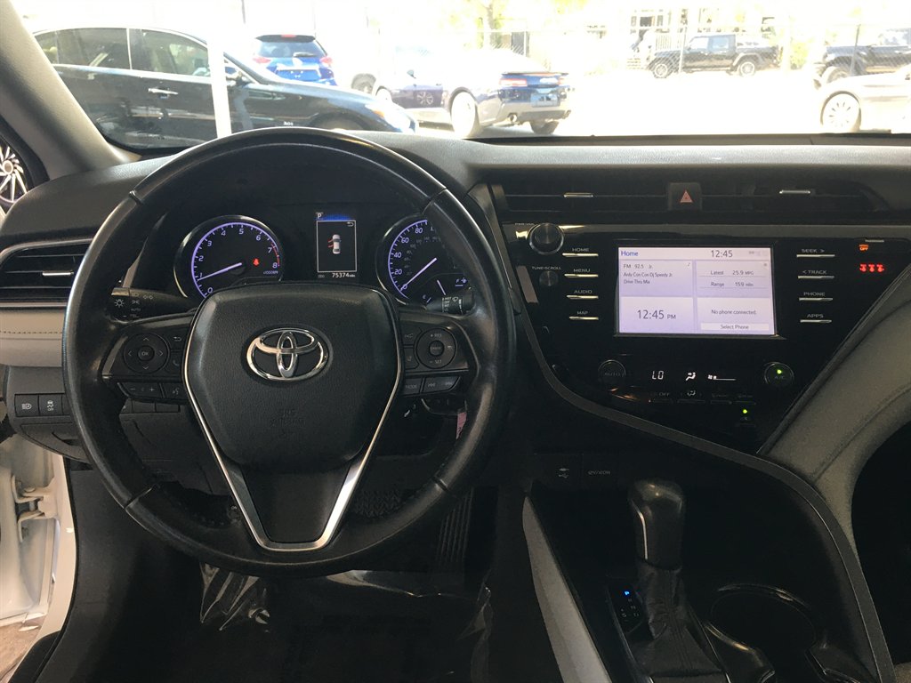2019 Toyota Camry SE photo