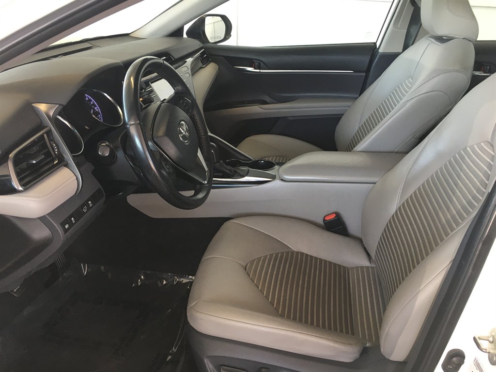 2019 Toyota Camry SE photo