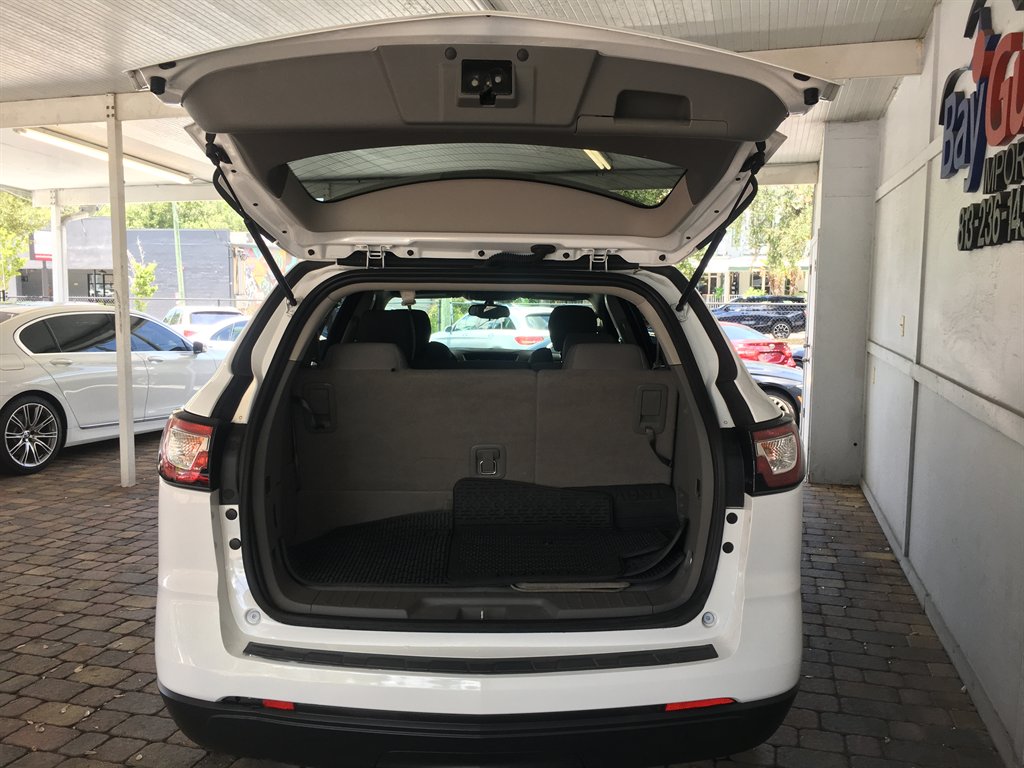 2017 Chevrolet Traverse - $15,495