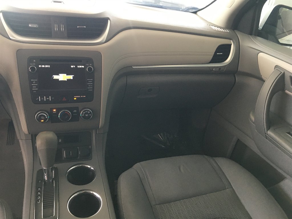 2017 Chevrolet Traverse - $15,495