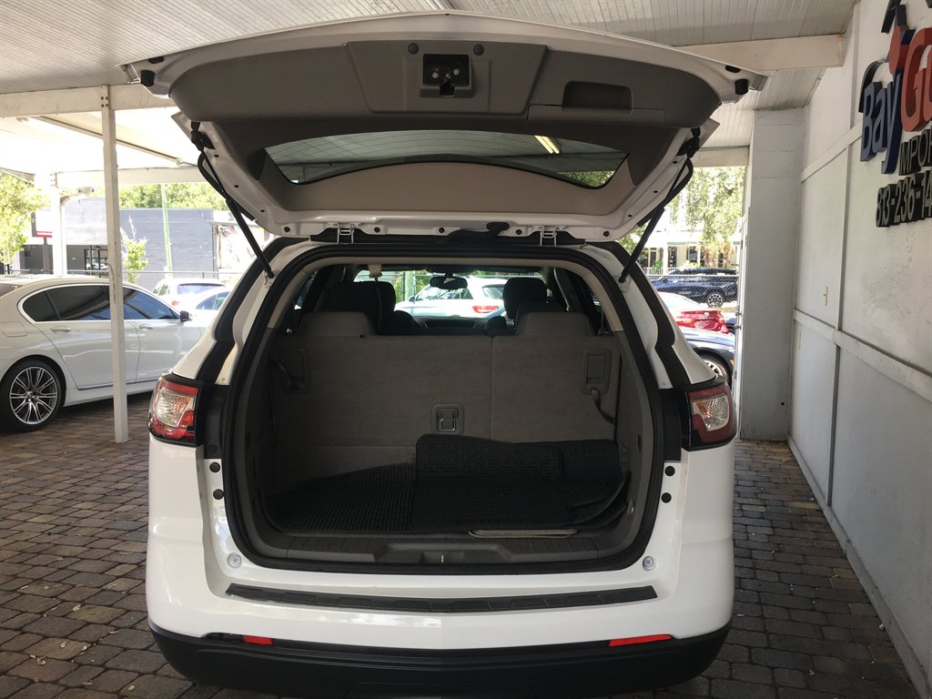2017 Chevrolet Traverse - $15,495
