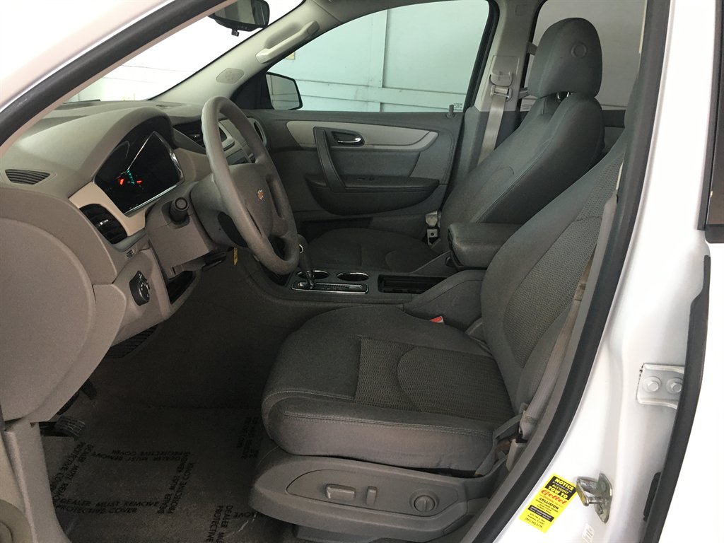 2017 Chevrolet Traverse - $15,495