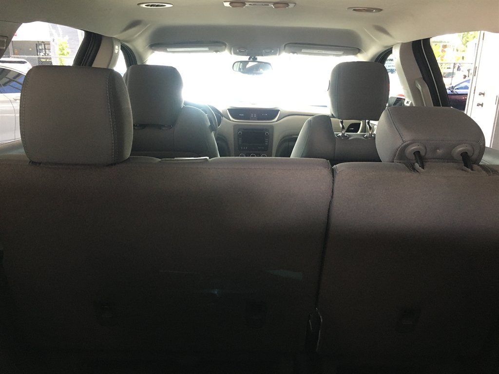 2017 Chevrolet Traverse - $15,495