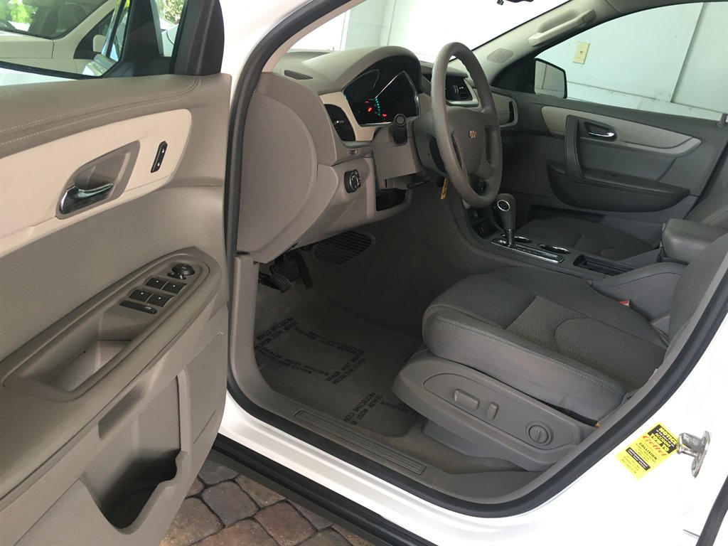 2017 Chevrolet Traverse - $15,495