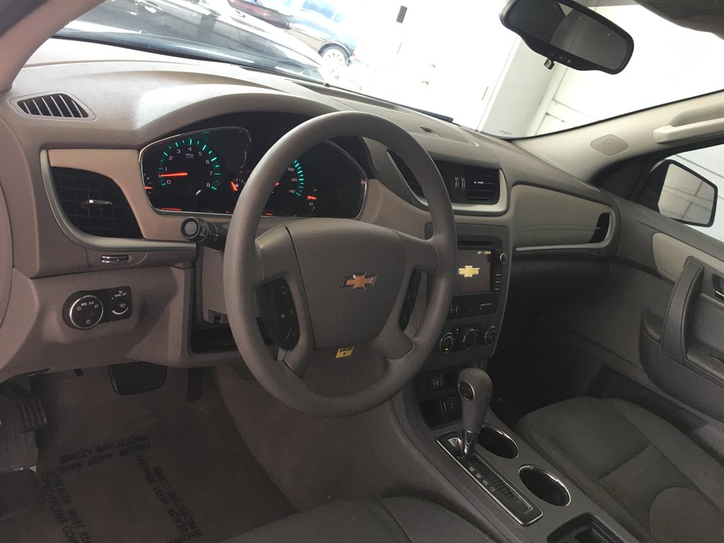 2017 Chevrolet Traverse - $15,495