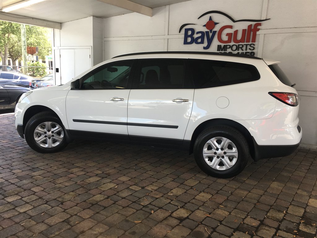 2017 Chevrolet Traverse - $15,495