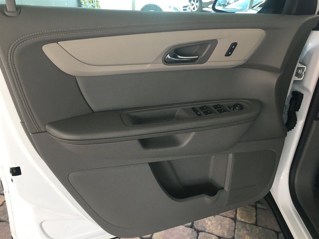 2017 Chevrolet Traverse - $15,495