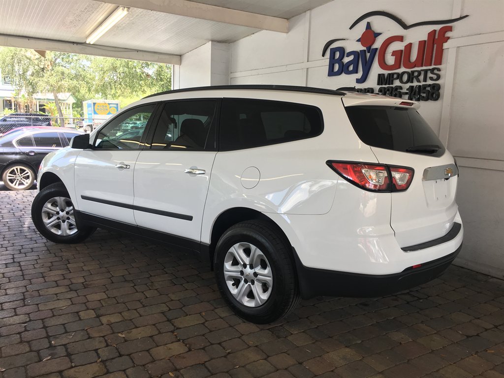 2017 Chevrolet Traverse - $15,495