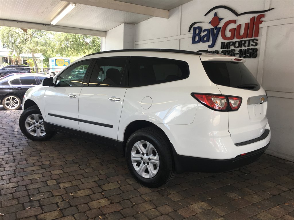 2017 Chevrolet Traverse - $15,495