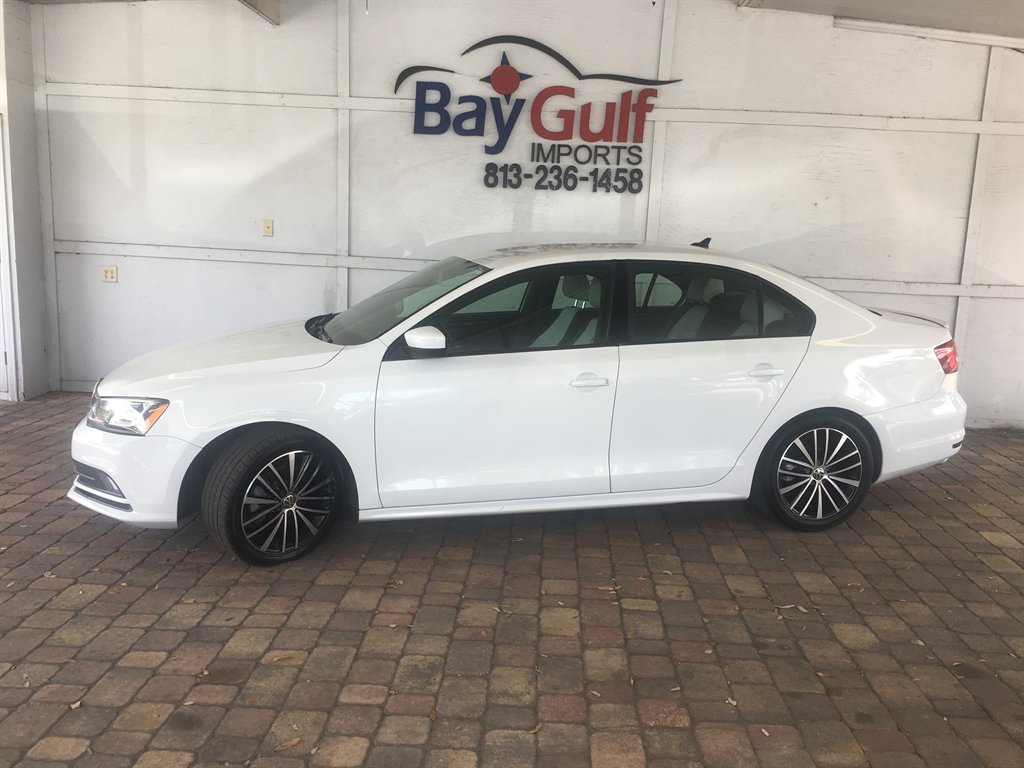 2015 Volkswagen Jetta - $10,995