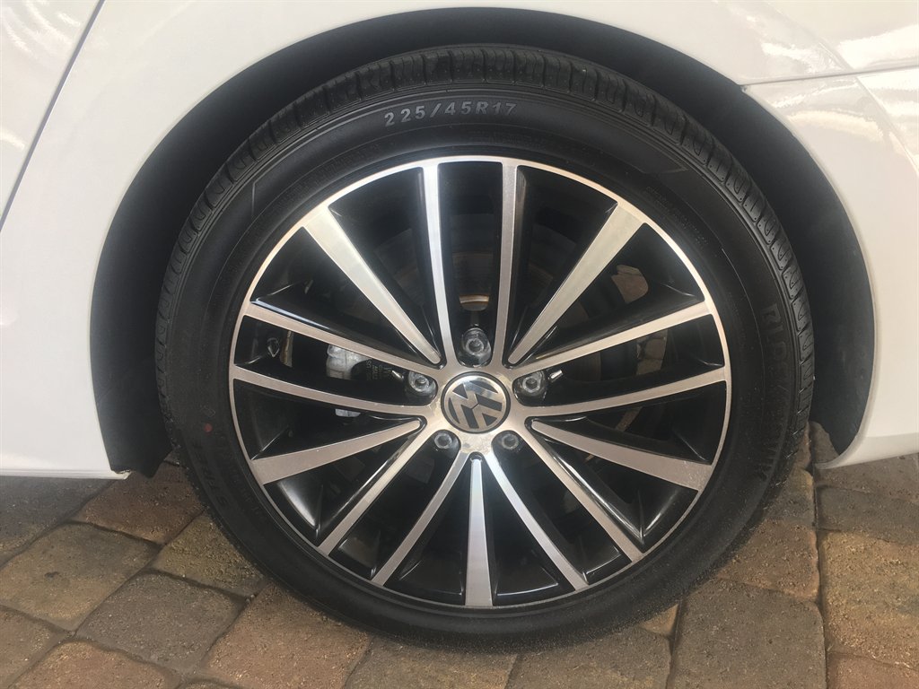 2015 Volkswagen Jetta - $10,995
