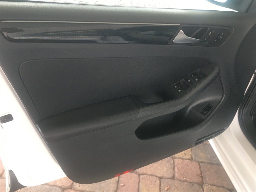 2015 Volkswagen Jetta - $10,995