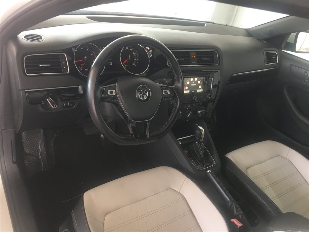 2015 Volkswagen Jetta - $10,995