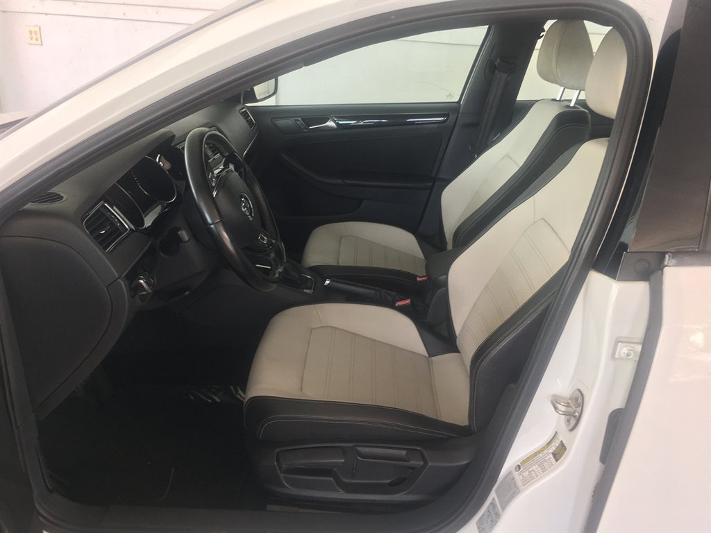 2015 Volkswagen Jetta - $10,995