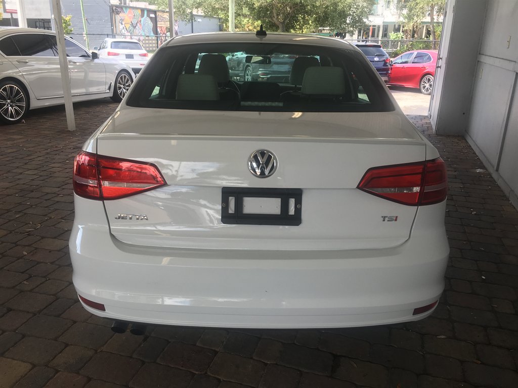 2015 Volkswagen Jetta - $10,995