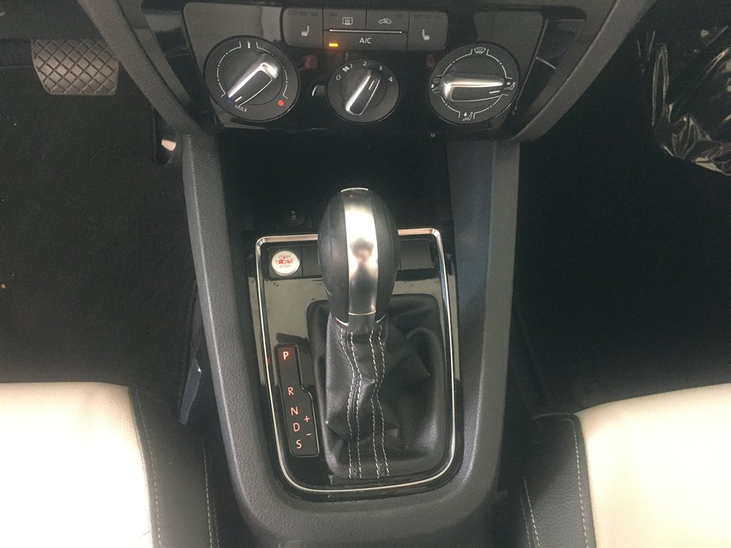 2015 Volkswagen Jetta - $10,995