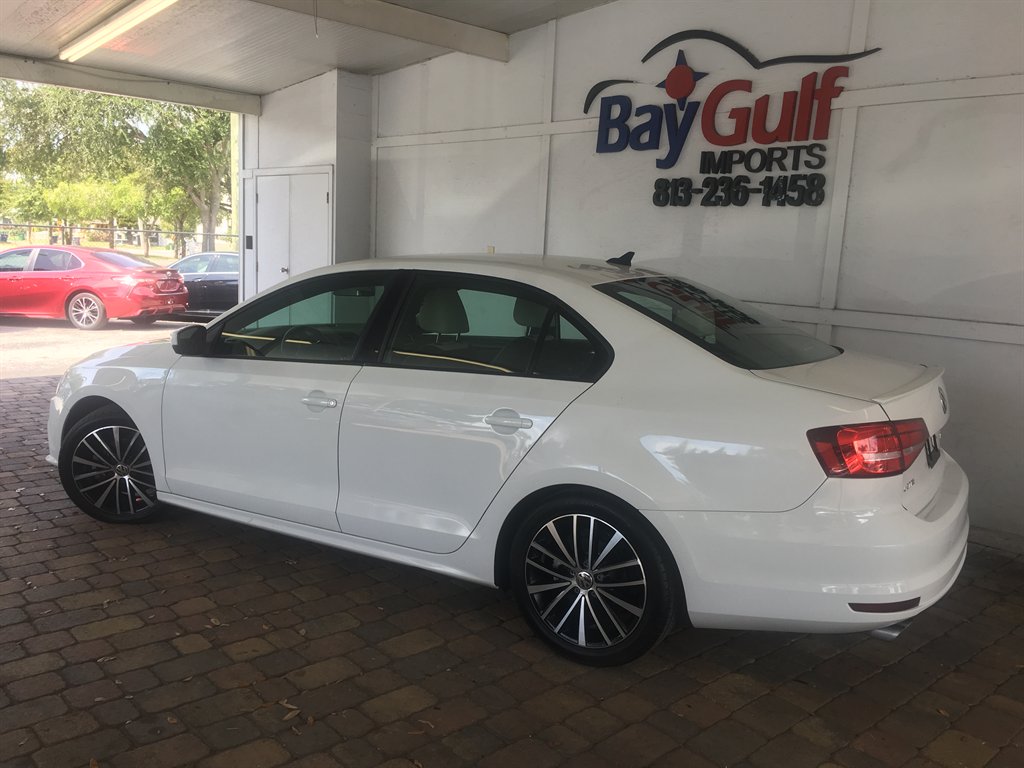 2015 Volkswagen Jetta - $10,995