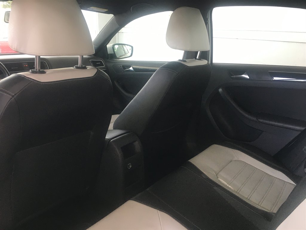 2015 Volkswagen Jetta - $10,995