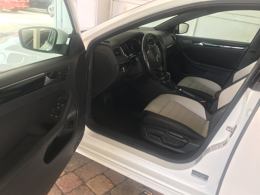 2015 Volkswagen Jetta - $10,995