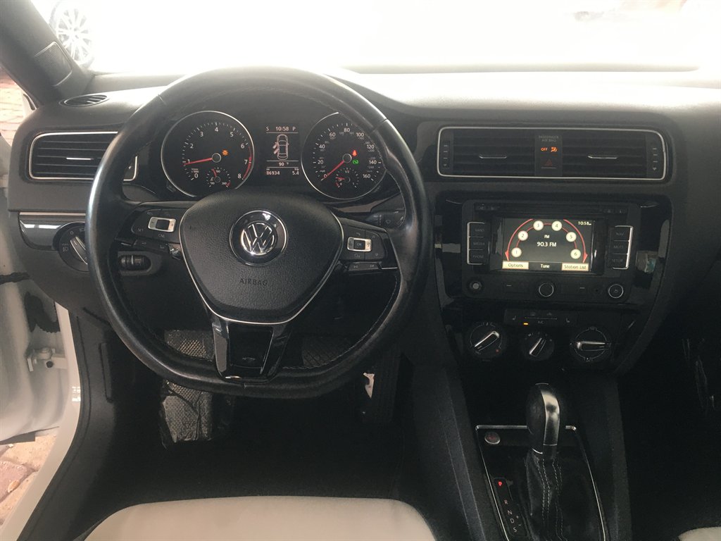 2015 Volkswagen Jetta - $10,995