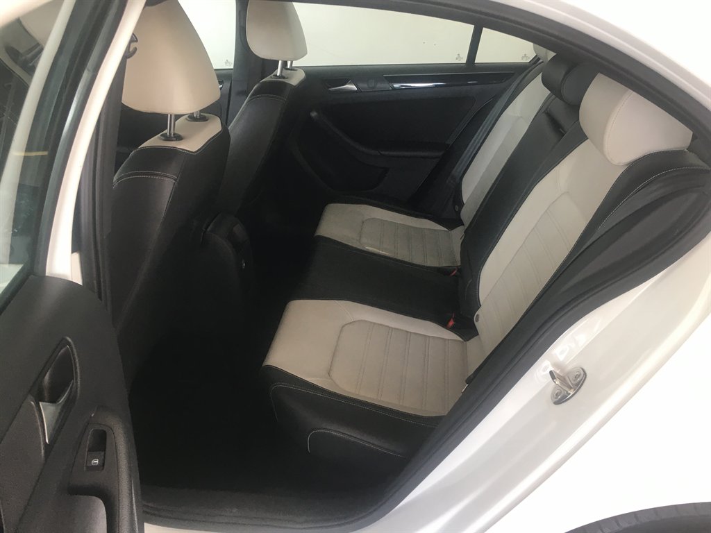 2015 Volkswagen Jetta - $10,995