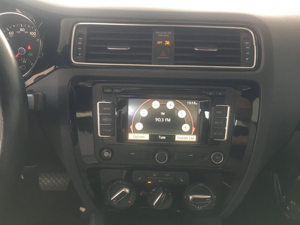 2015 Volkswagen Jetta - $10,995
