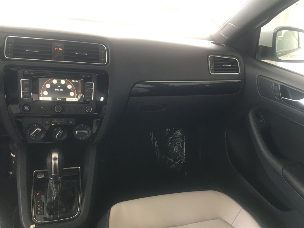 2015 Volkswagen Jetta - $10,995