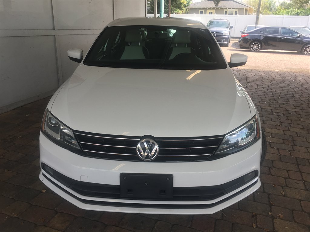2015 Volkswagen Jetta - $10,995