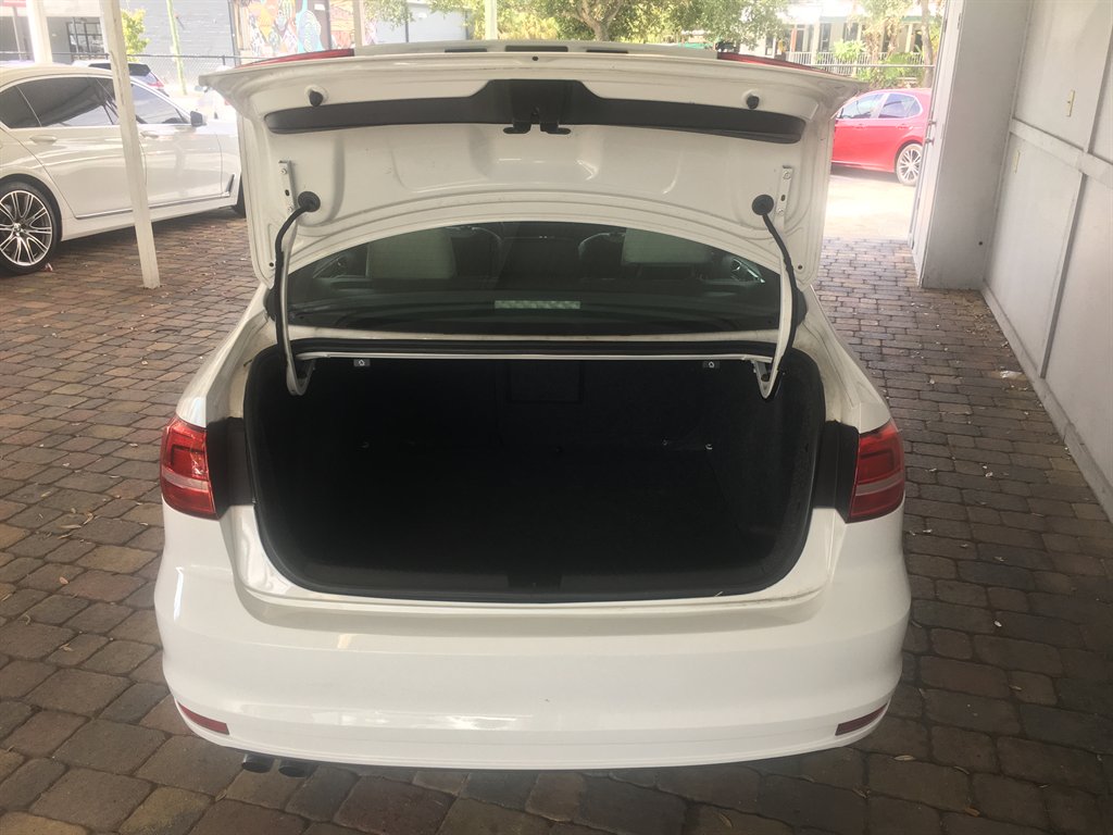 2015 Volkswagen Jetta - $10,995
