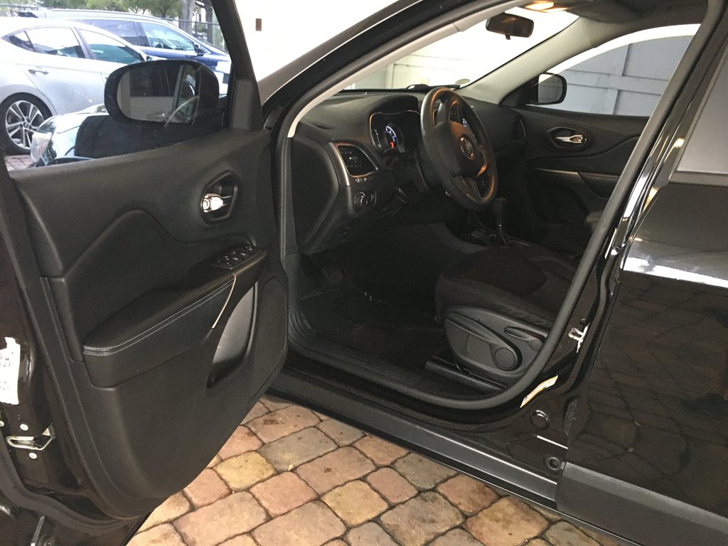 2020 Jeep Cherokee - $14,995