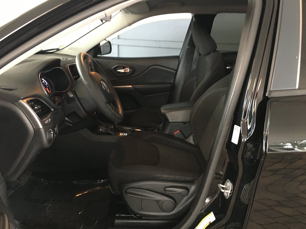 2020 Jeep Cherokee - $14,995