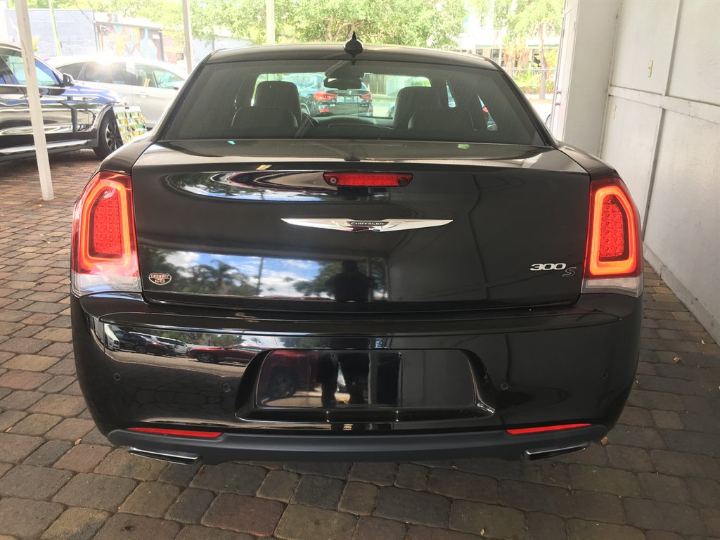 2017 Chrysler 300 - $18,995