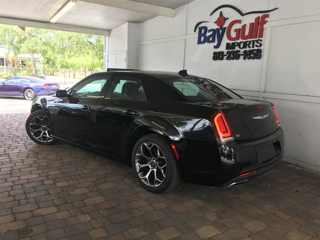2017 Chrysler 300 - $18,995