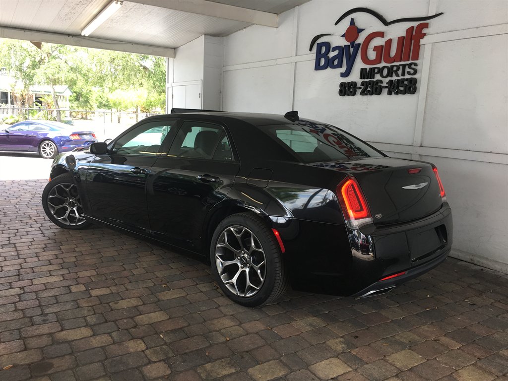 2017 Chrysler 300 - $18,995