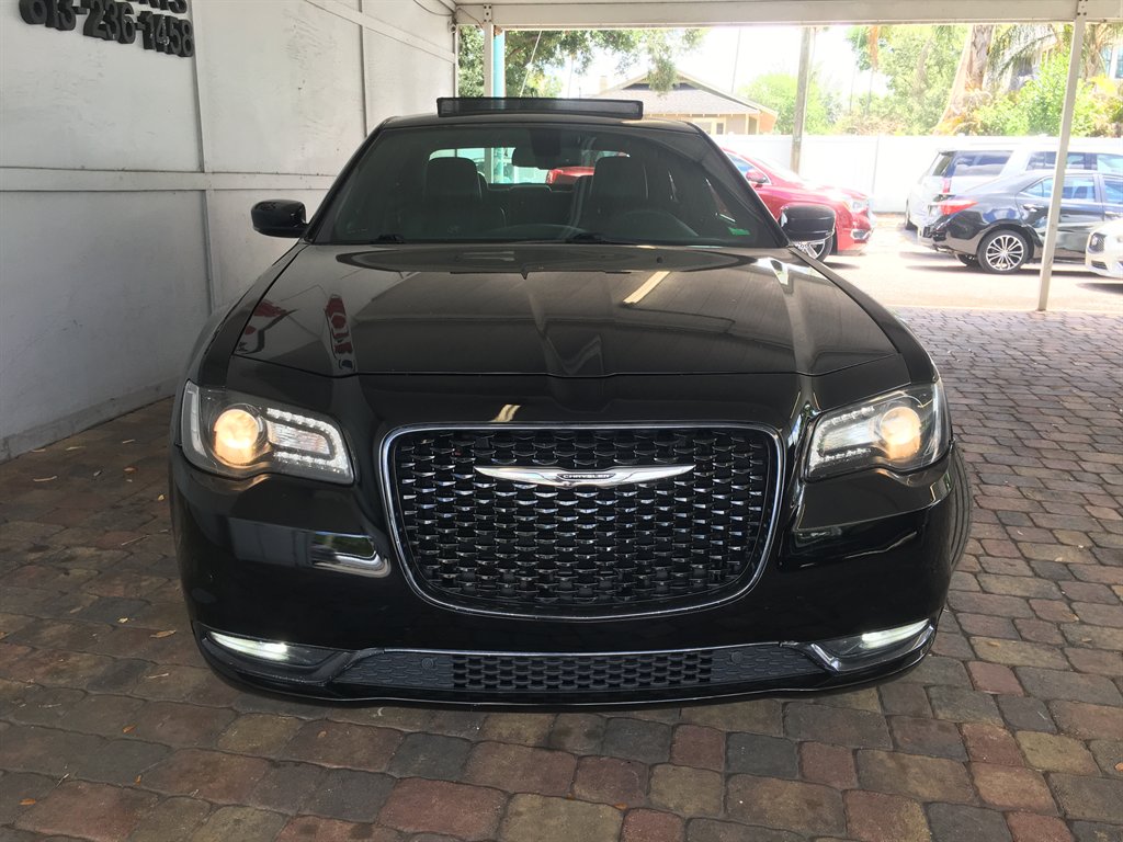 2017 Chrysler 300 - $18,995