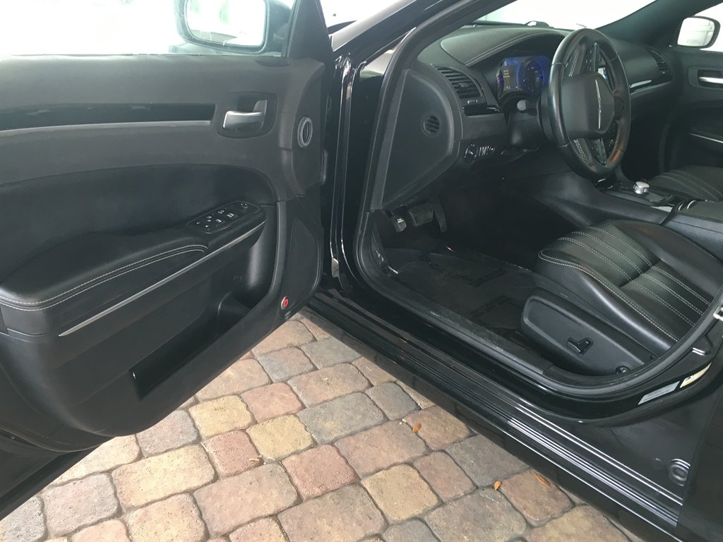 2017 Chrysler 300 - $18,995