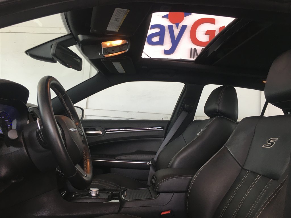 2017 Chrysler 300 - $18,995