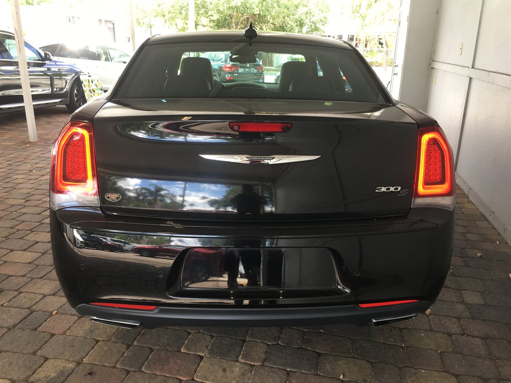 2017 Chrysler 300 - $18,995