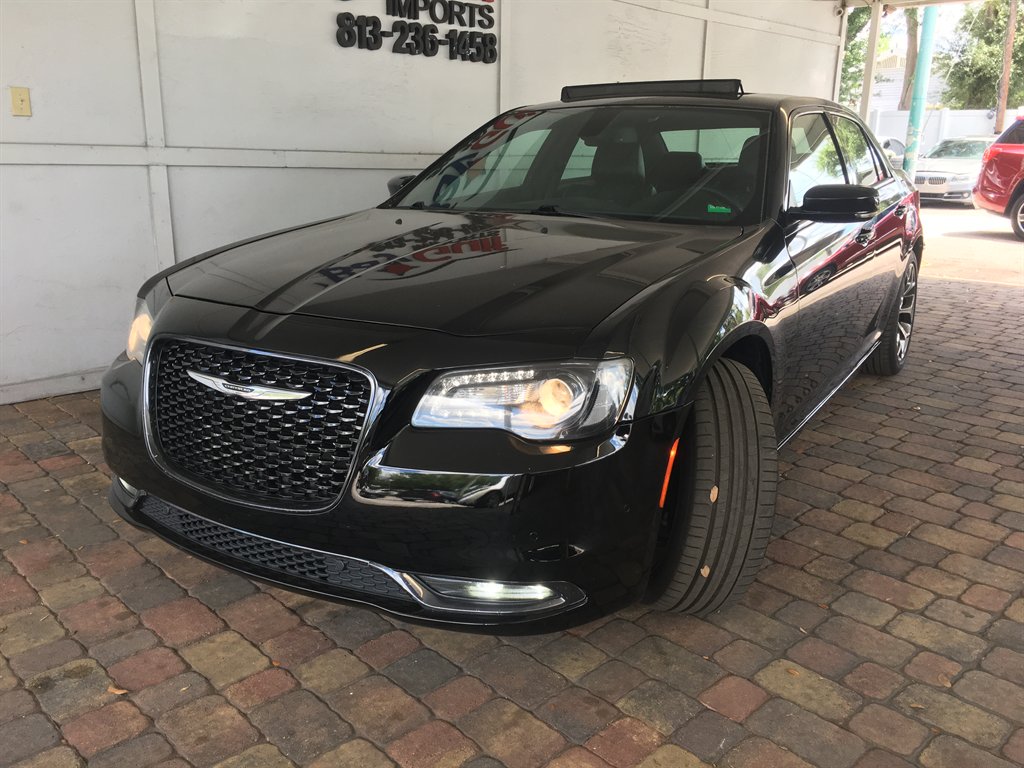 2017 Chrysler 300 - $18,995