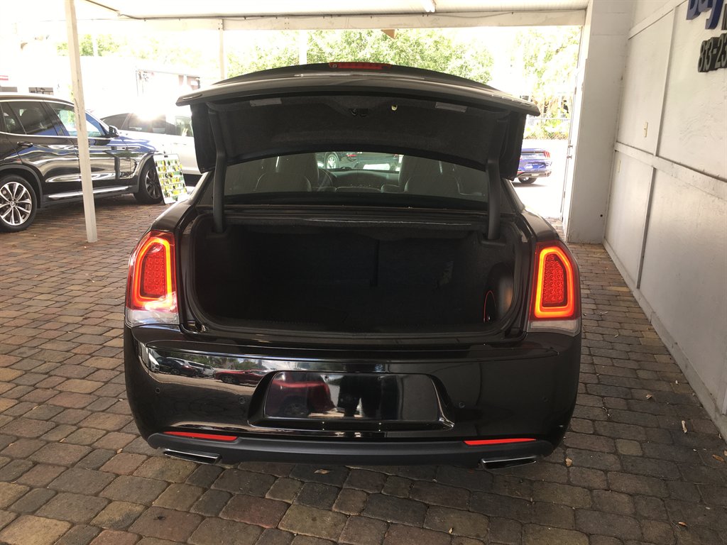2017 Chrysler 300 - $18,995